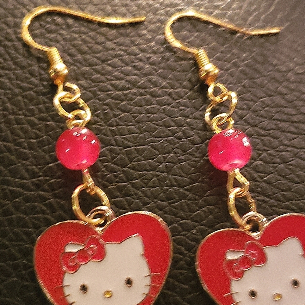 Handmade Beaded Valentine's Day Red Hello Kitty Heart Dangle Earrings - Picture 3 of 3